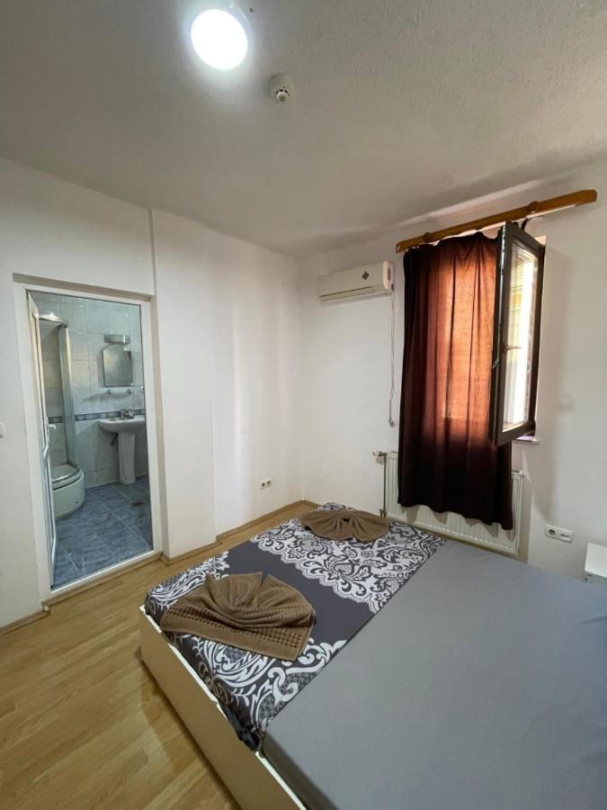 Ela Hostel Prizren Exteriör bild